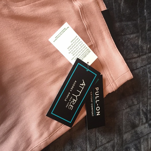 Slim Leg Sits Natural at waists. Pearl design. - Picture 4 of 4